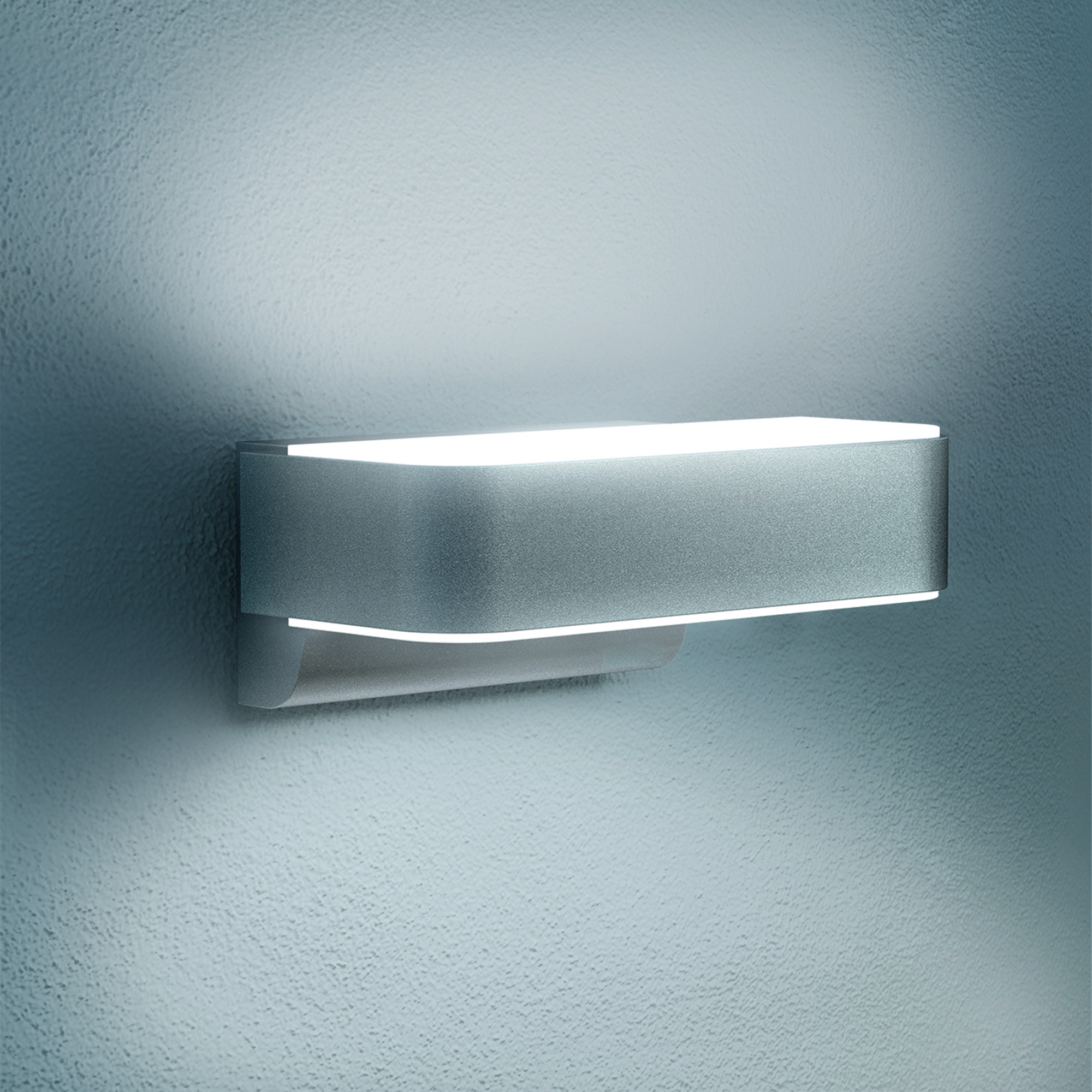 Optional basic lighting level 10 - 100 % (only with bluetooth sensor product)