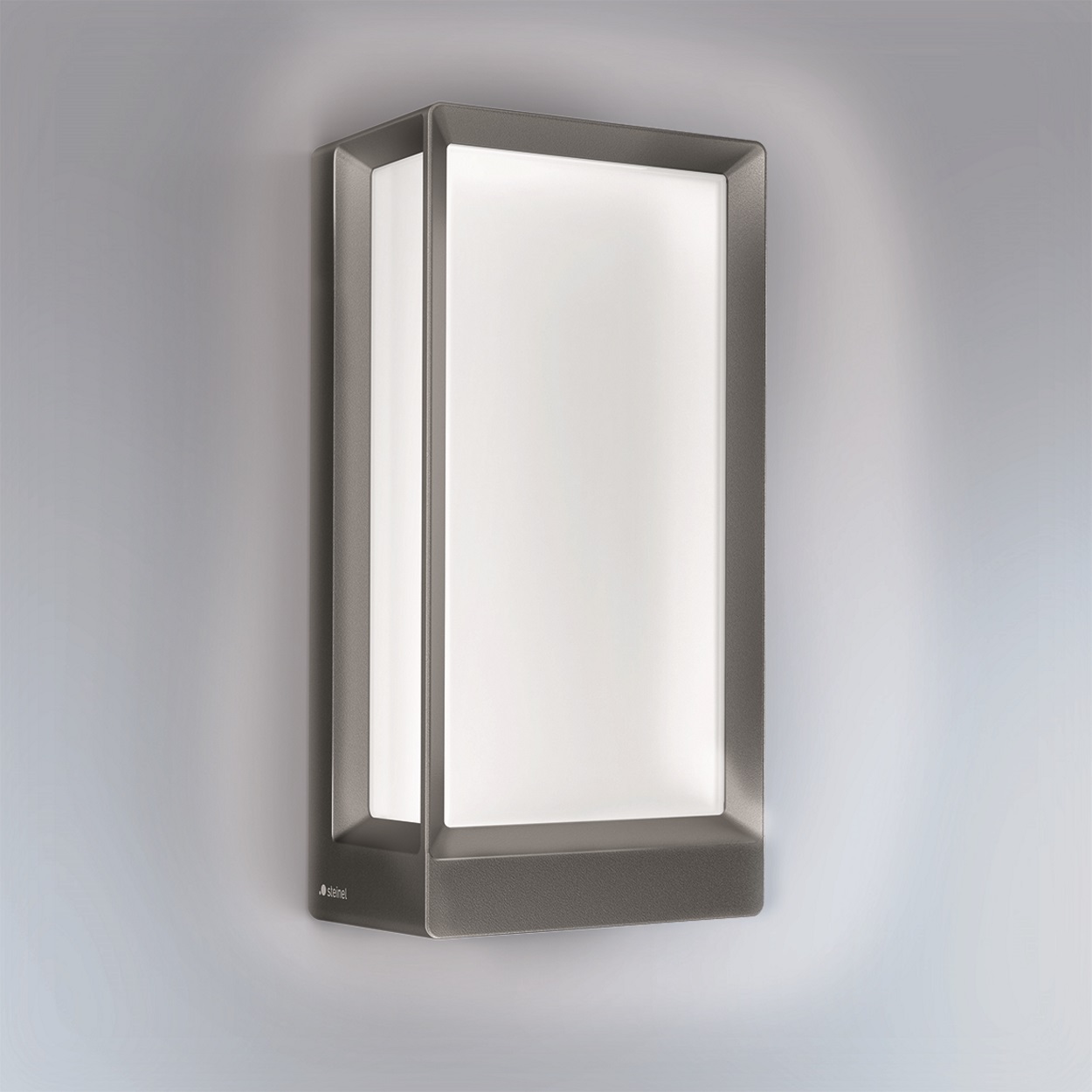 Adjustable main light brighness (5 - 100%)